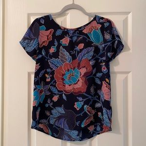 Loft small petite navy short sleeve pattern top